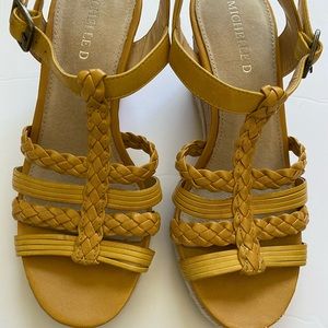 Yellow sandals Michelle D New without tags. Size 7